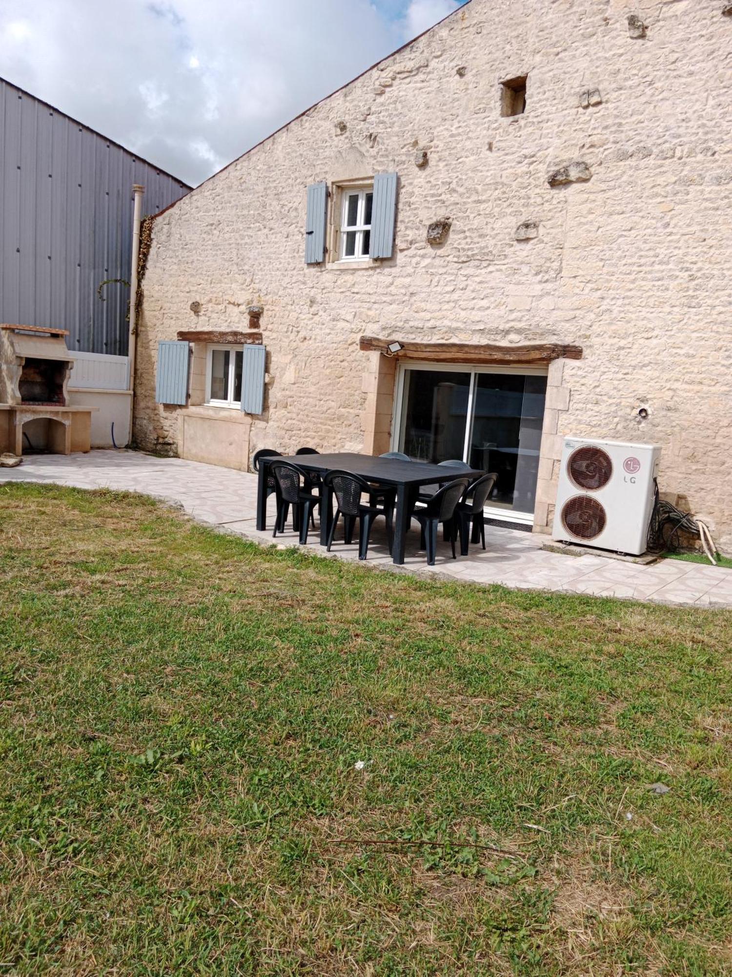 Villa La Grange Pyratelle Puyravault  Exterior foto